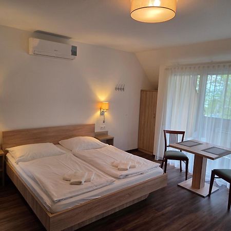 שיופוק Adam Apartmanhaz מראה חיצוני תמונה