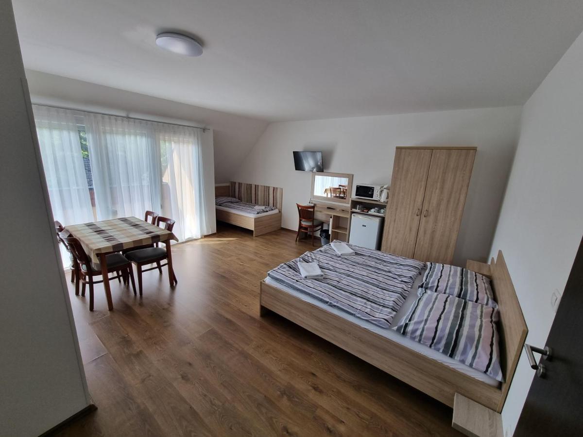 שיופוק Adam Apartmanhaz מראה חיצוני תמונה