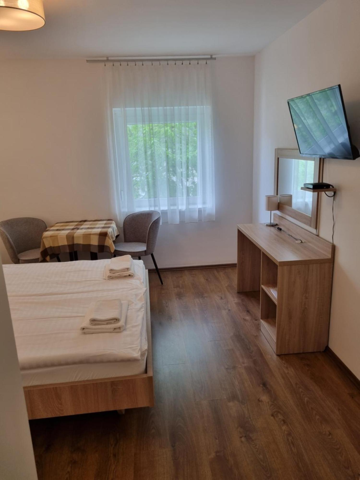 שיופוק Adam Apartmanhaz חדר תמונה