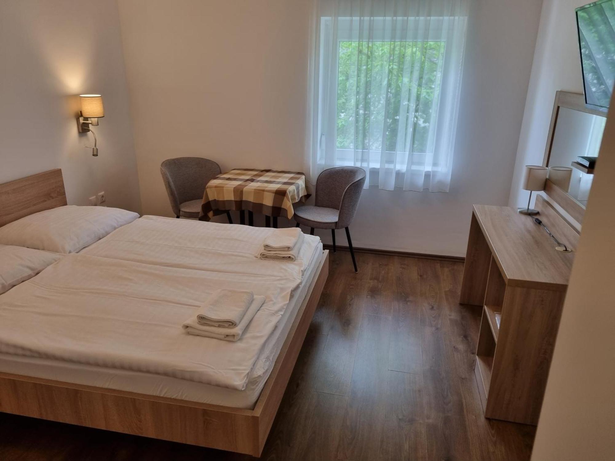 שיופוק Adam Apartmanhaz חדר תמונה