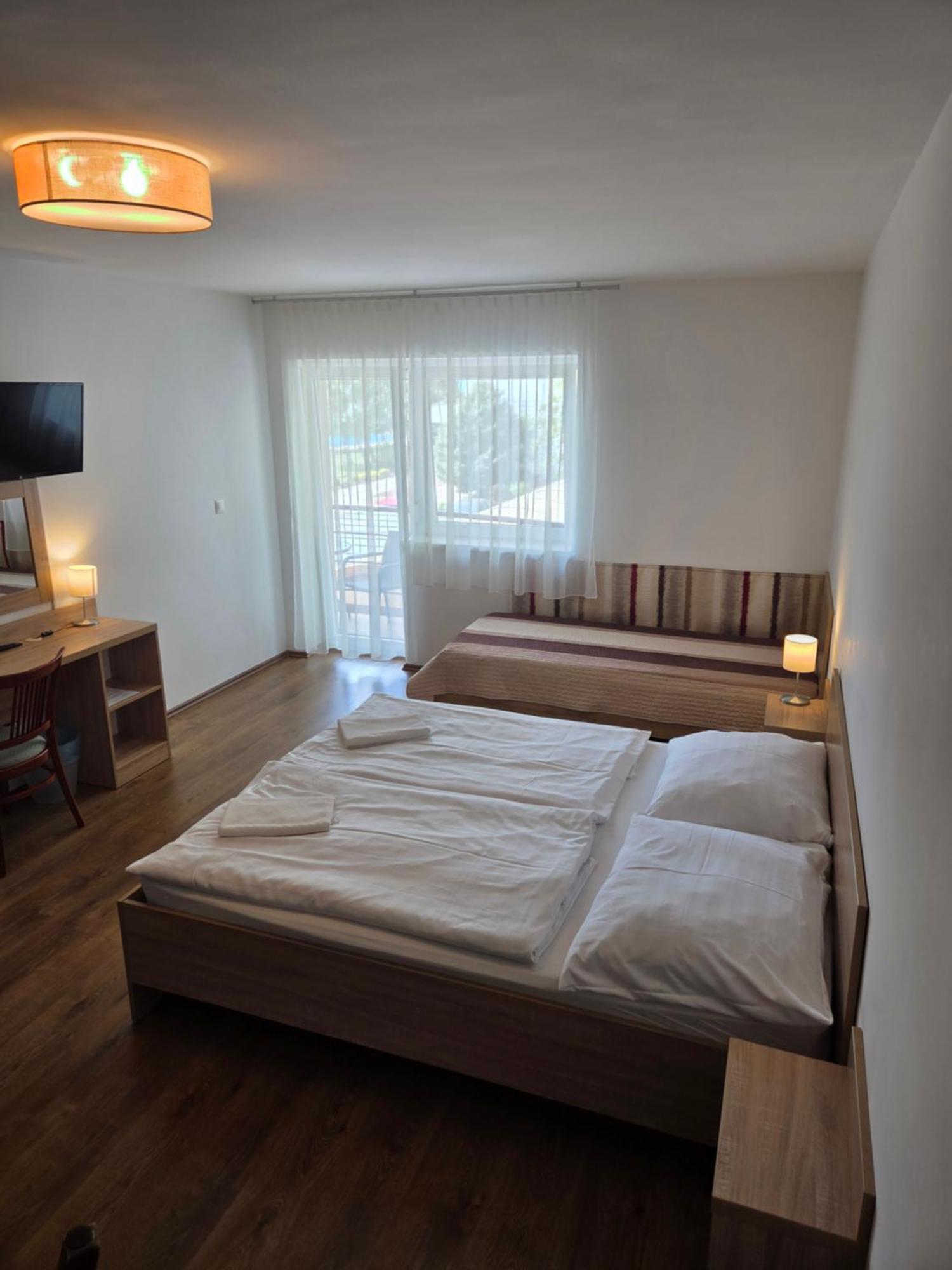 שיופוק Adam Apartmanhaz מראה חיצוני תמונה