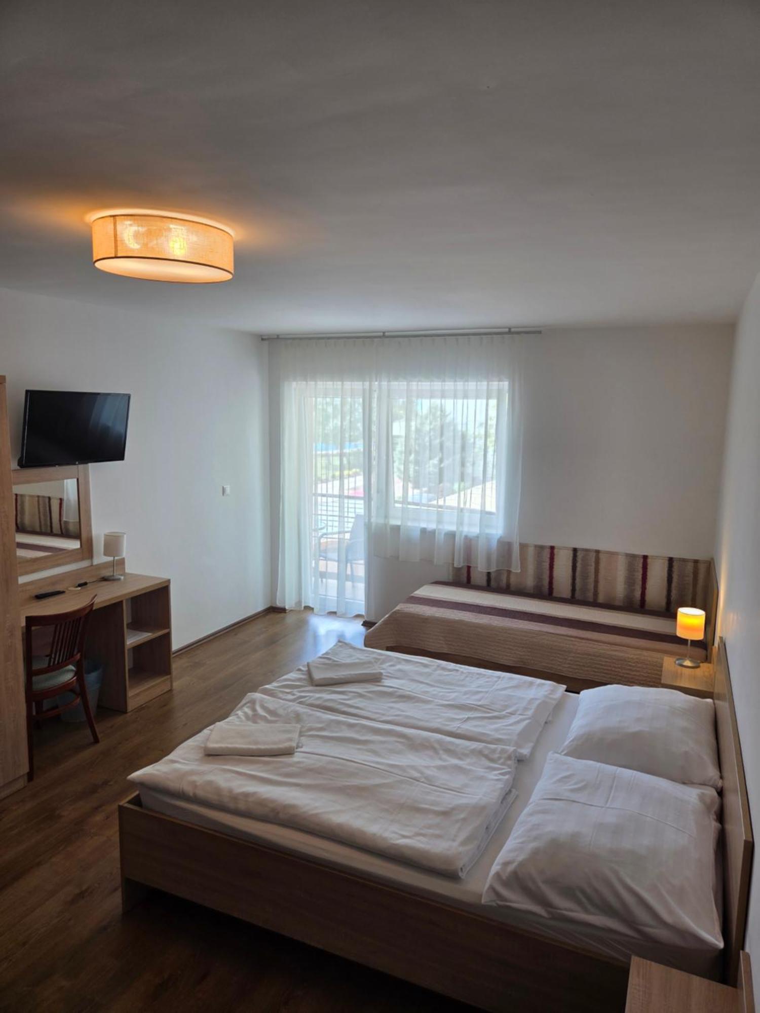 שיופוק Adam Apartmanhaz מראה חיצוני תמונה